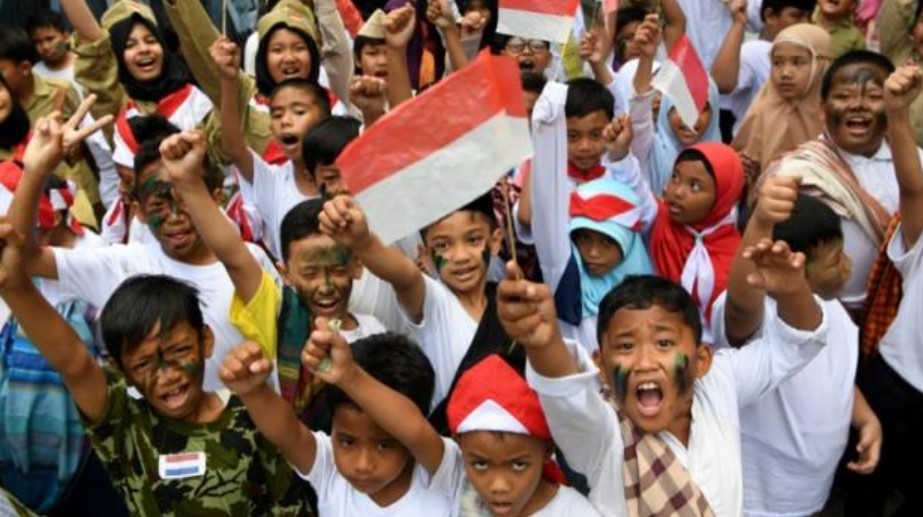 Merayakan Agustusan Haram ?