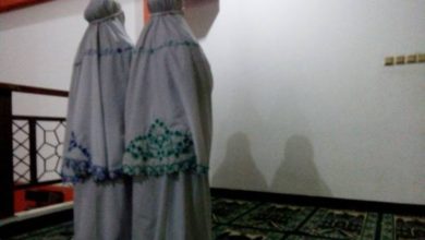 Posisi-Imam-Perempuan-dalam-Shalat-Berjamaah