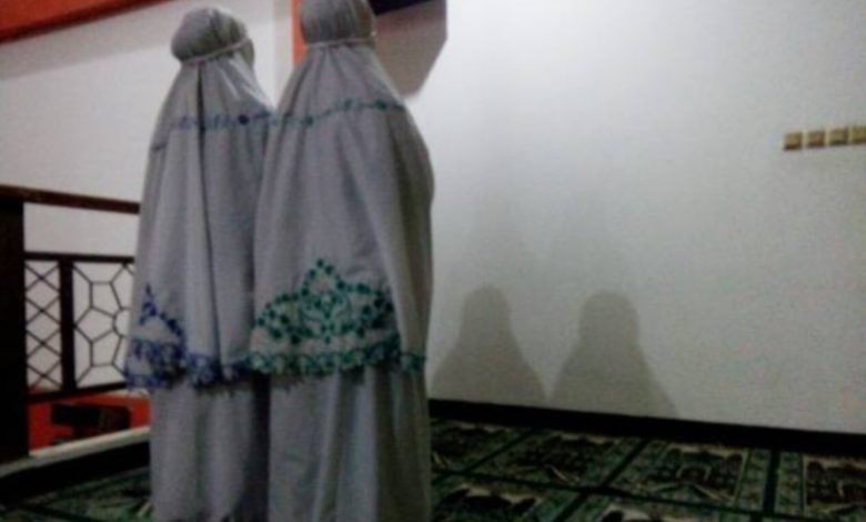 Posisi-Imam-Perempuan-dalam-Shalat-Berjamaah