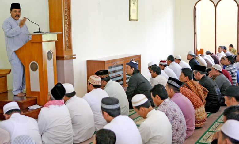 Shalat Jum’at Dimulai Setengah Jam Sebelum Zhuhur